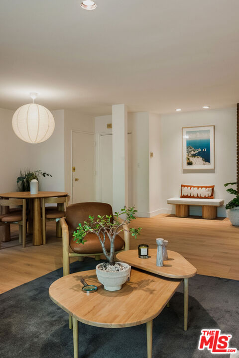 6251 Coldwater Canyon Ave Unit: 205