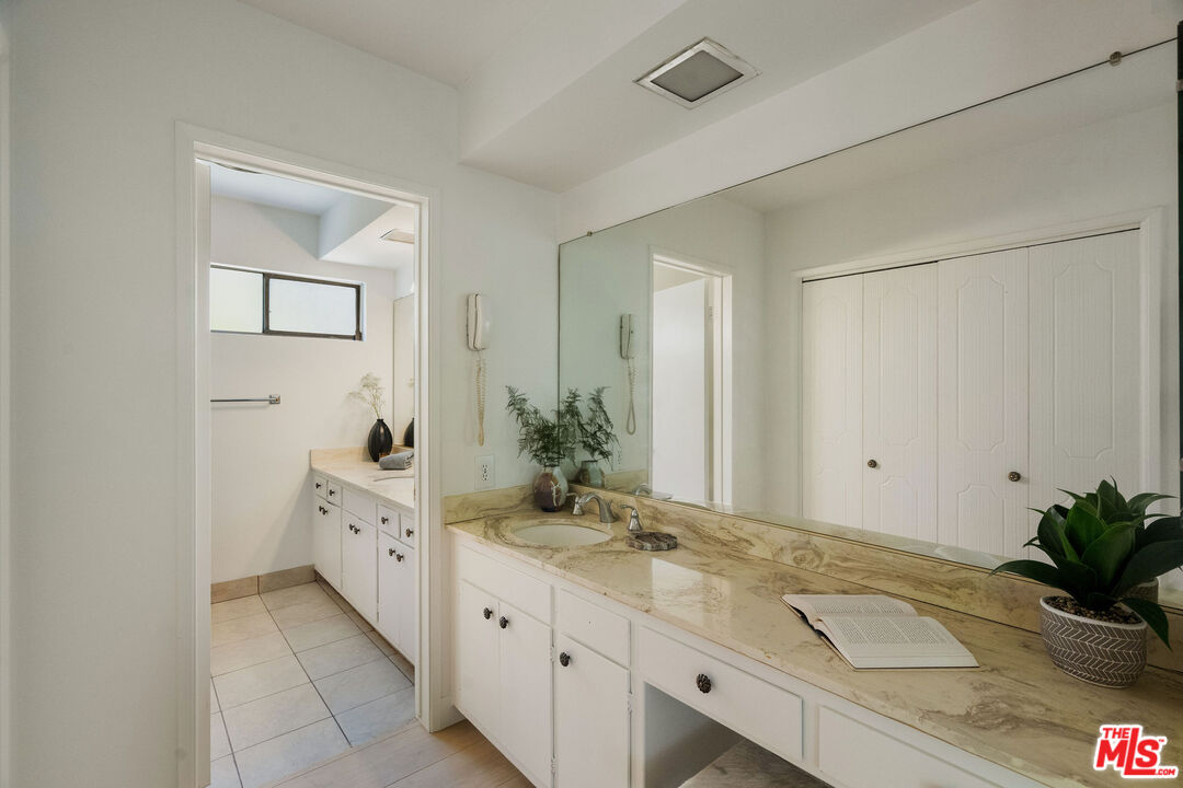 6251 Coldwater Canyon Ave Unit: 205