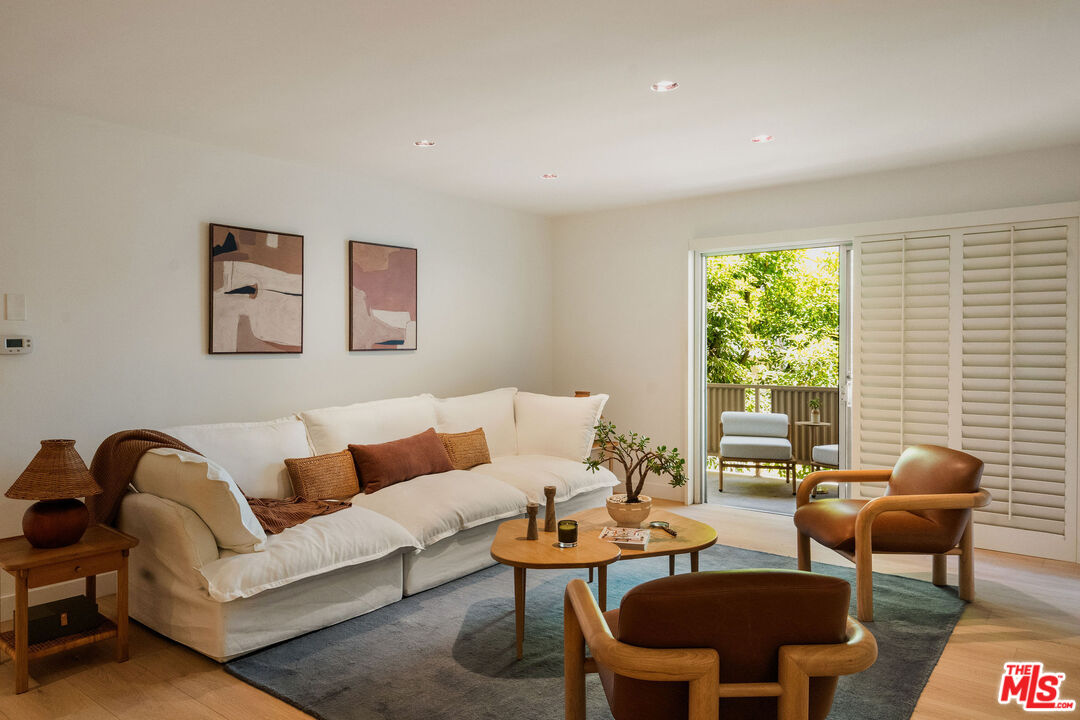 6251 Coldwater Canyon Ave Unit: 205