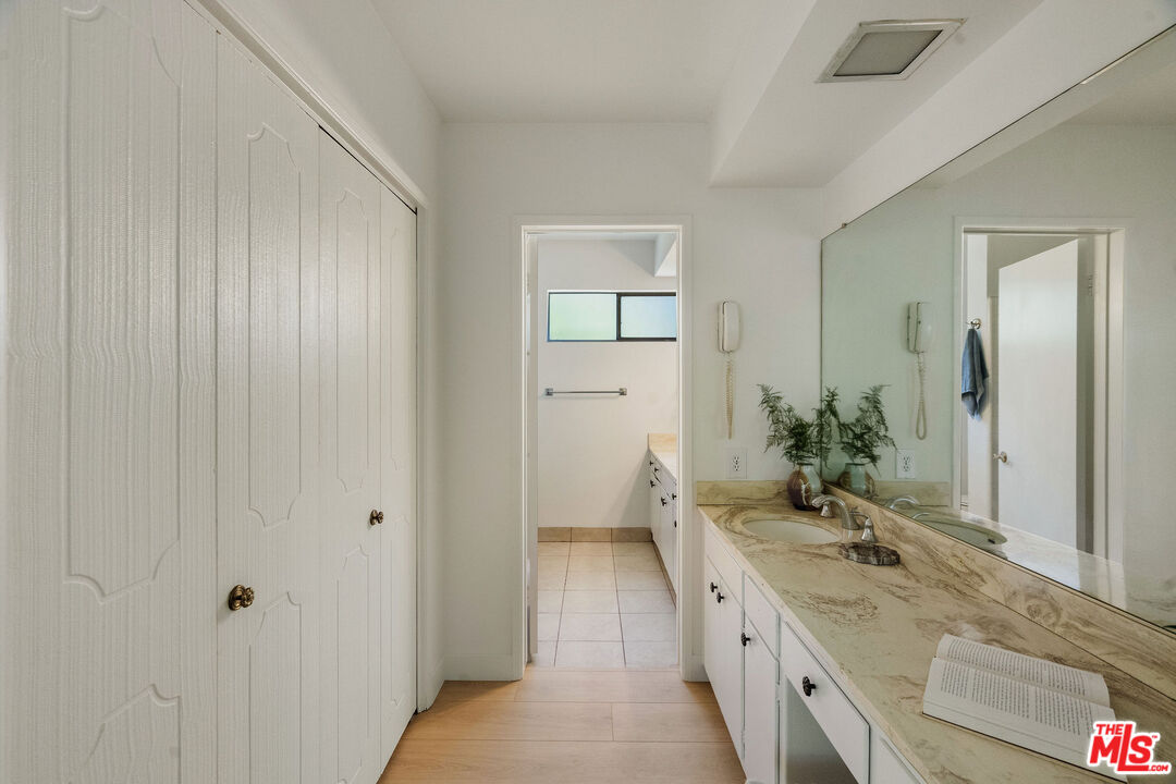 6251 Coldwater Canyon Ave Unit: 205