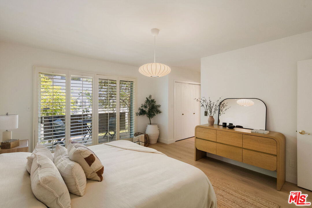 6251 Coldwater Canyon Ave Unit: 205