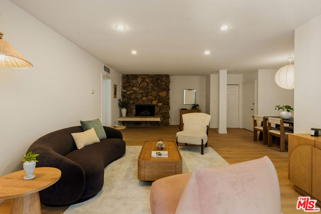 6251 Coldwater Canyon Ave Unit: 206