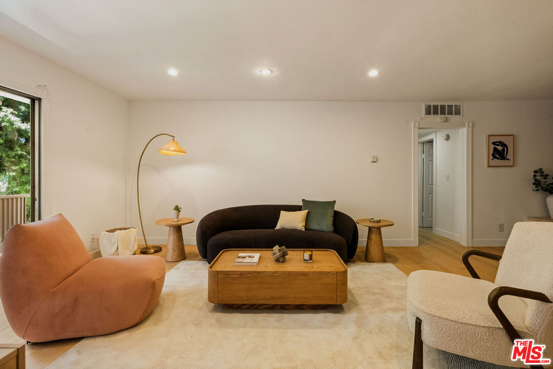 6251 Coldwater Canyon Ave Unit: 206