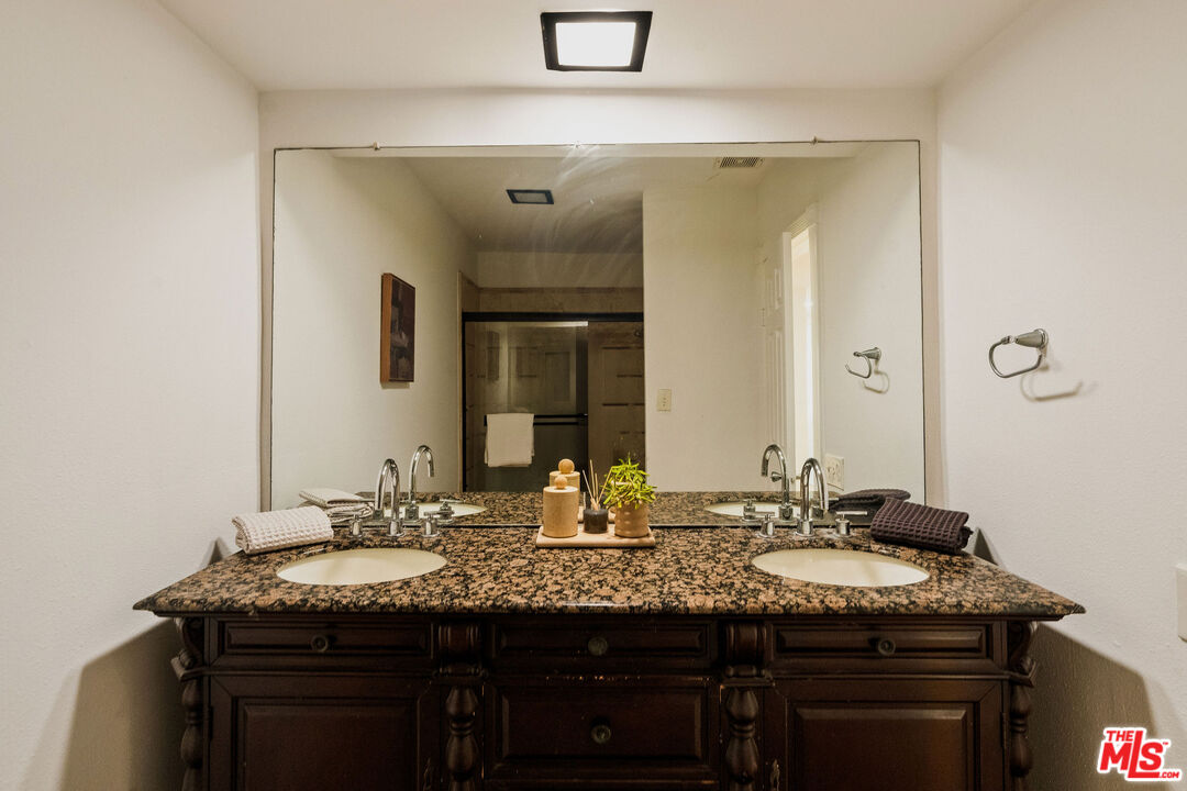 6251 Coldwater Canyon Ave Unit: 206