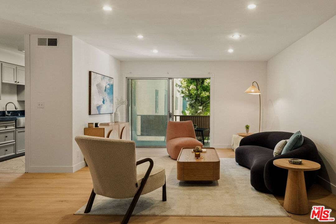 6251 Coldwater Canyon Ave Unit: 206