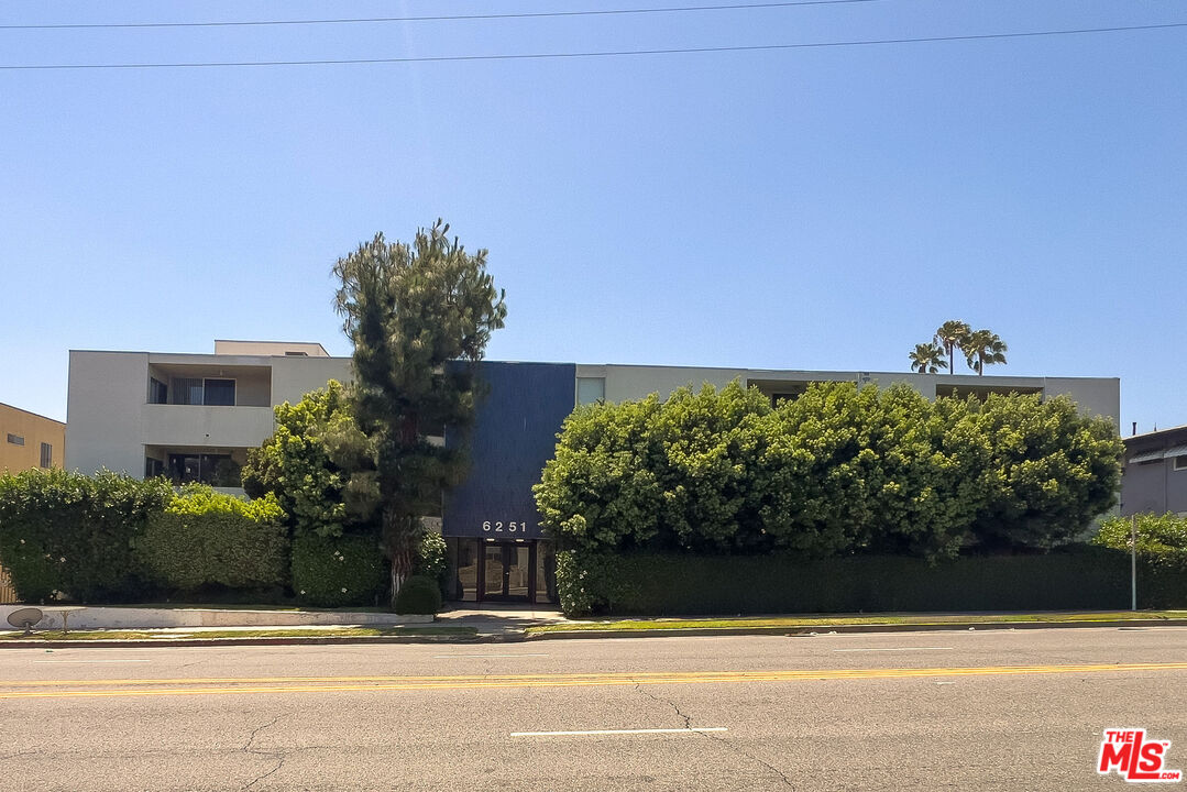 6251 Coldwater Canyon Ave Unit: 206