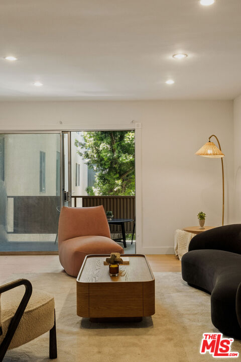 6251 Coldwater Canyon Ave Unit: 206
