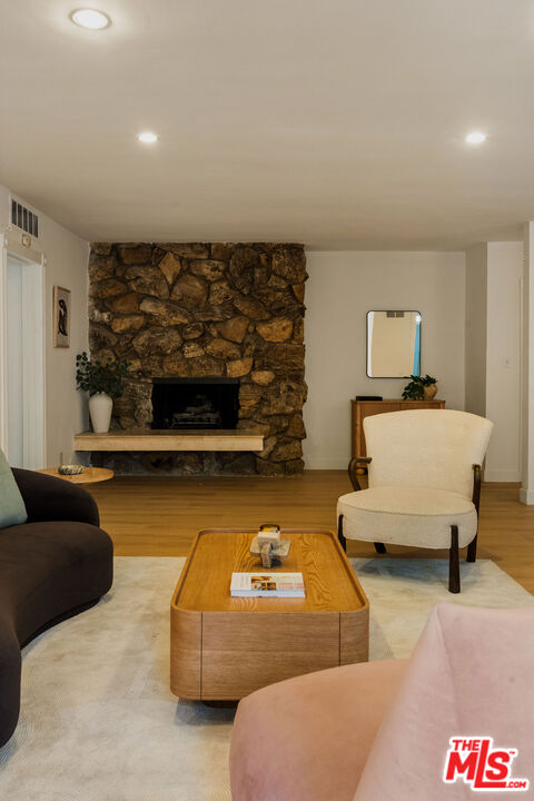 6251 Coldwater Canyon Ave Unit: 206