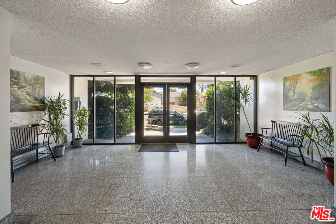 6251 Coldwater Canyon Ave Unit: 206