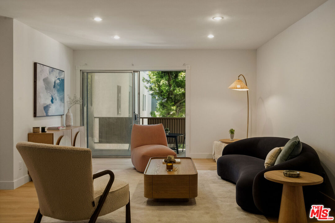 6251 Coldwater Canyon Ave Unit: 206