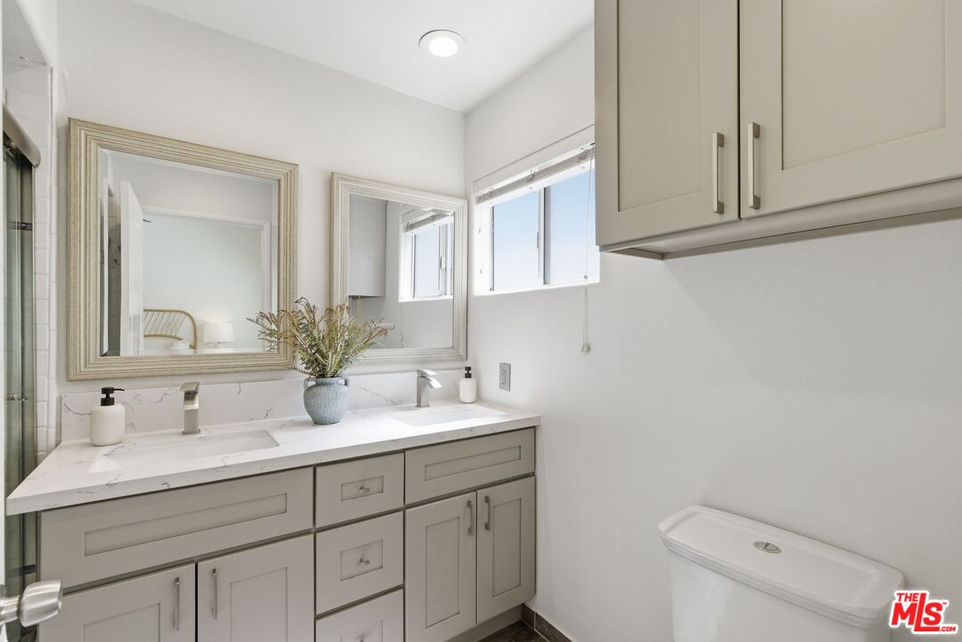11110 Camarillo St Unit: 122
