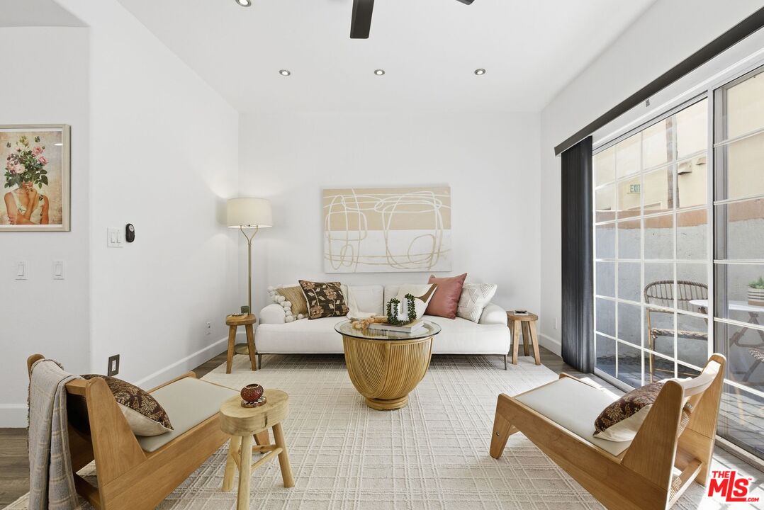 11110 Camarillo St Unit: 122