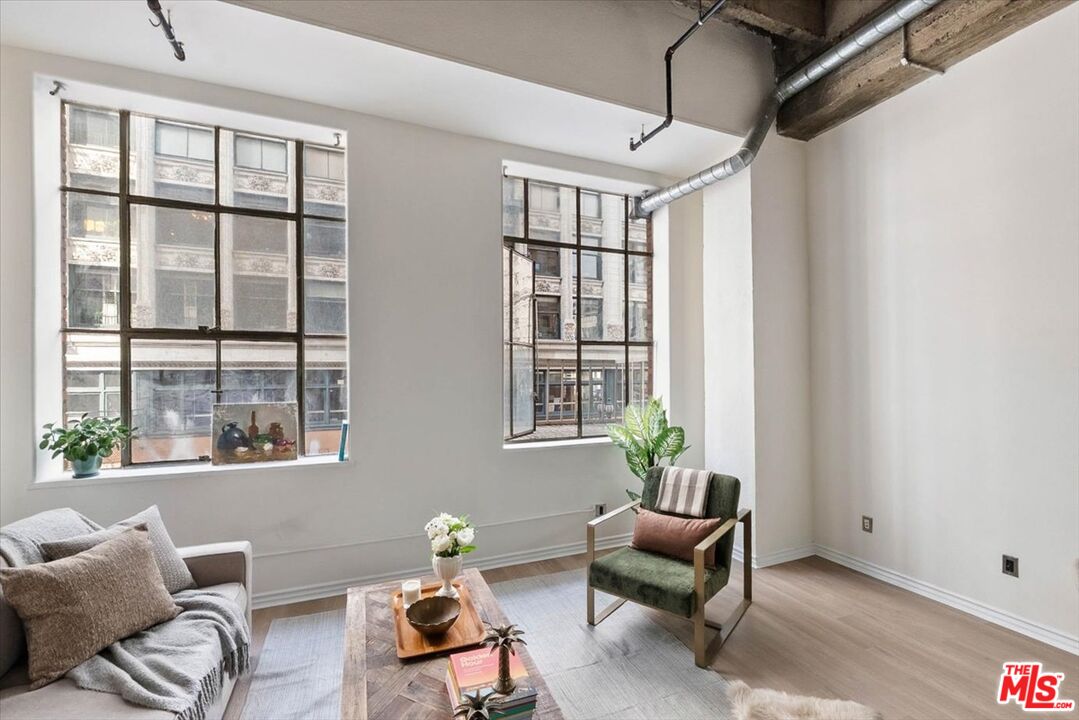 312 W 5th St Unit: 222