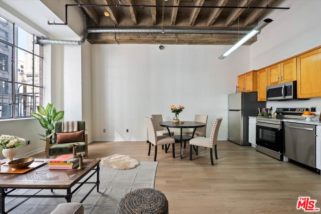 312 W 5th St Unit: 222