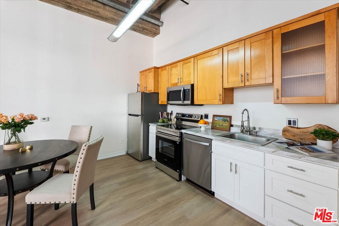 312 W 5th St Unit: 222