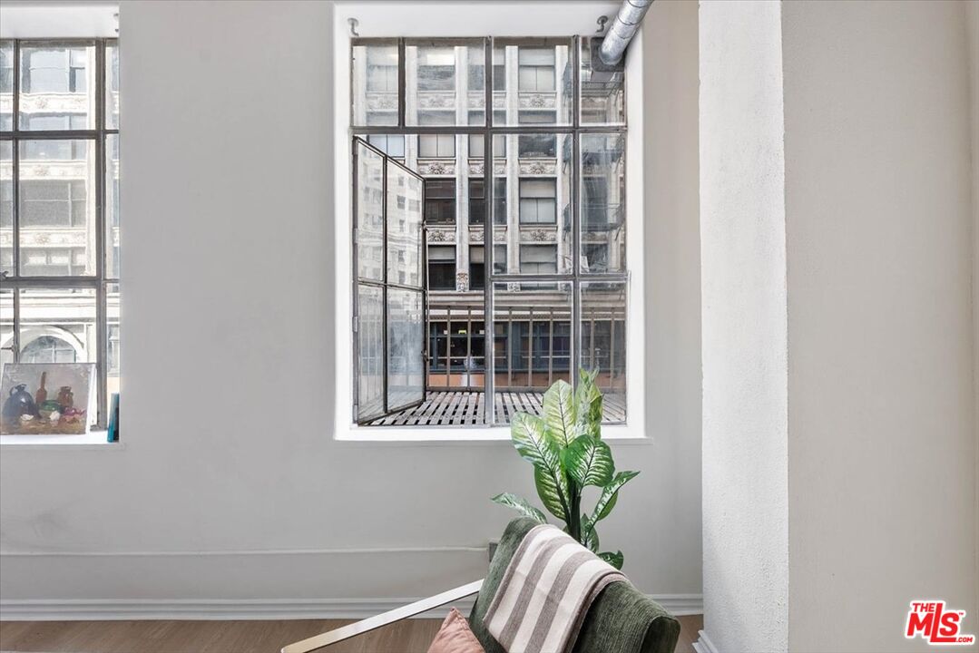 312 W 5th St Unit: 222