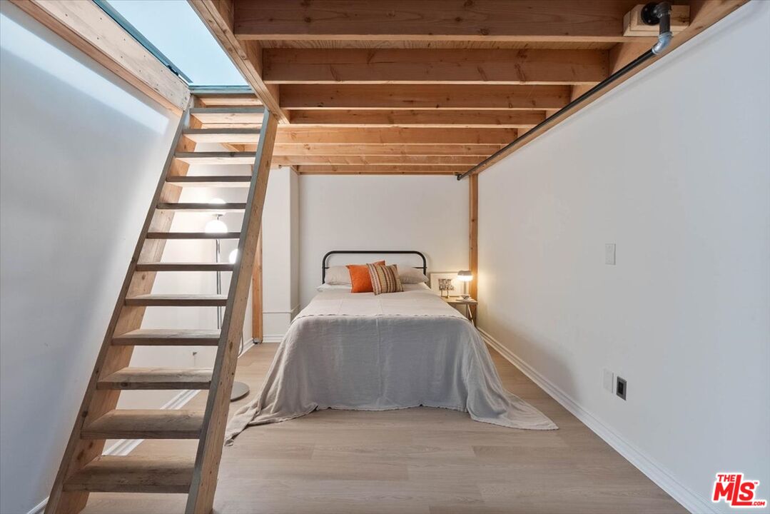 312 W 5th St Unit: 222