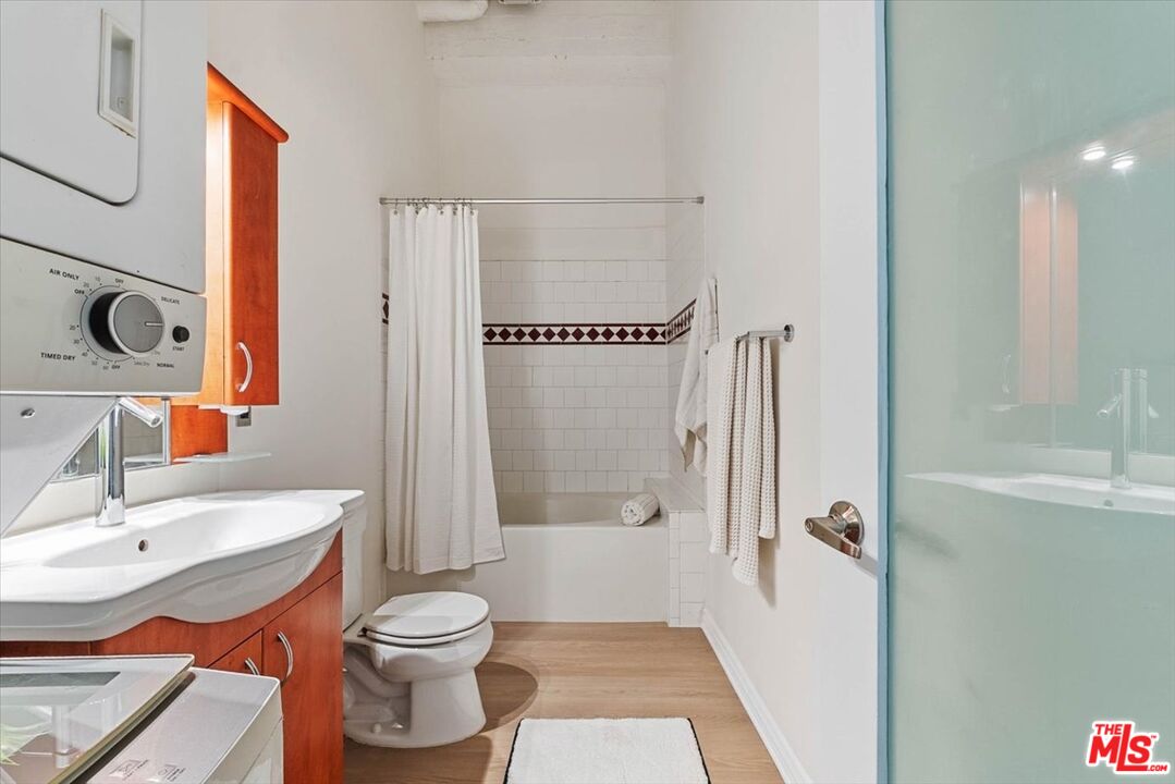 312 W 5th St Unit: 222