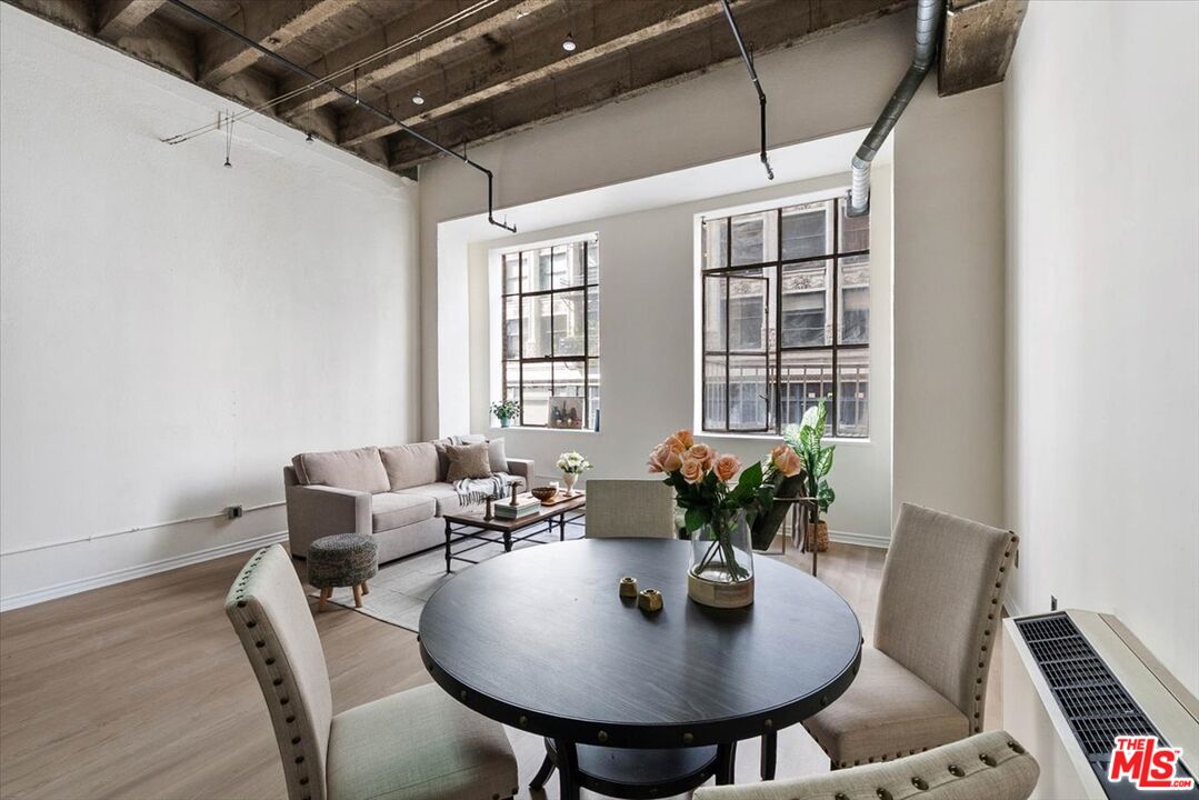 312 W 5th St Unit: 222