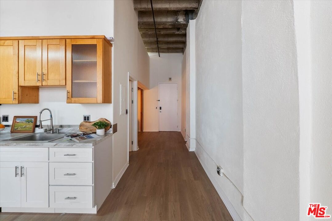 312 W 5th St Unit: 222