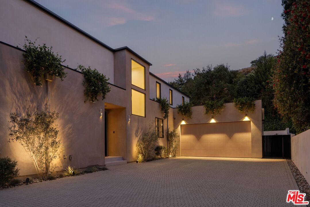 8636 Edwin Dr