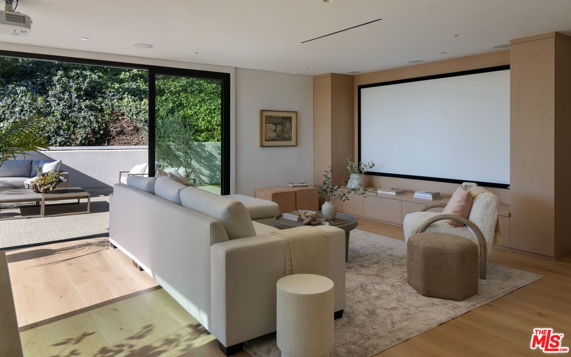 8636 Edwin Dr
