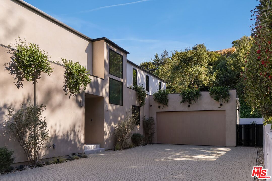 8636 Edwin Dr