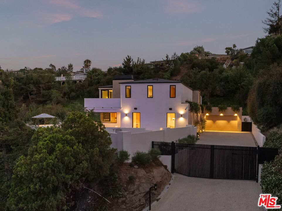8636 Edwin Dr