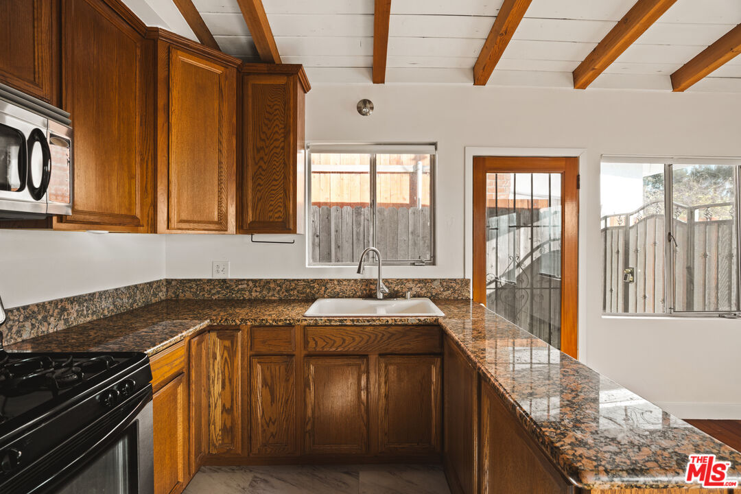 1231 Montecito Dr
