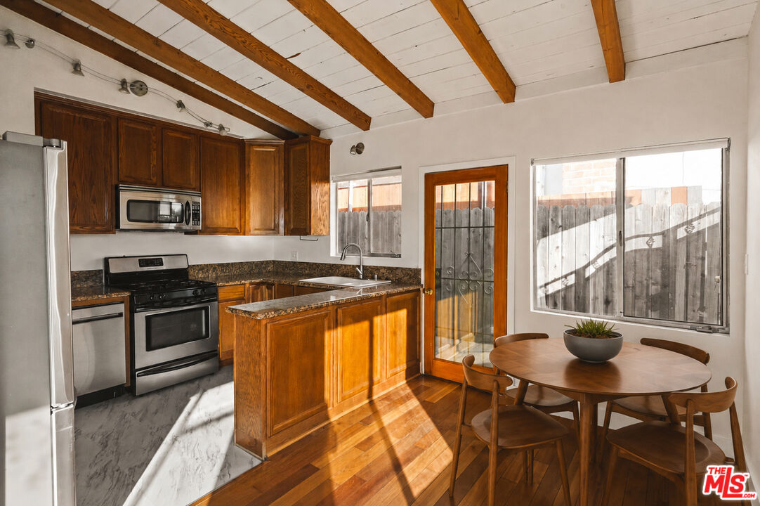 1231 Montecito Dr