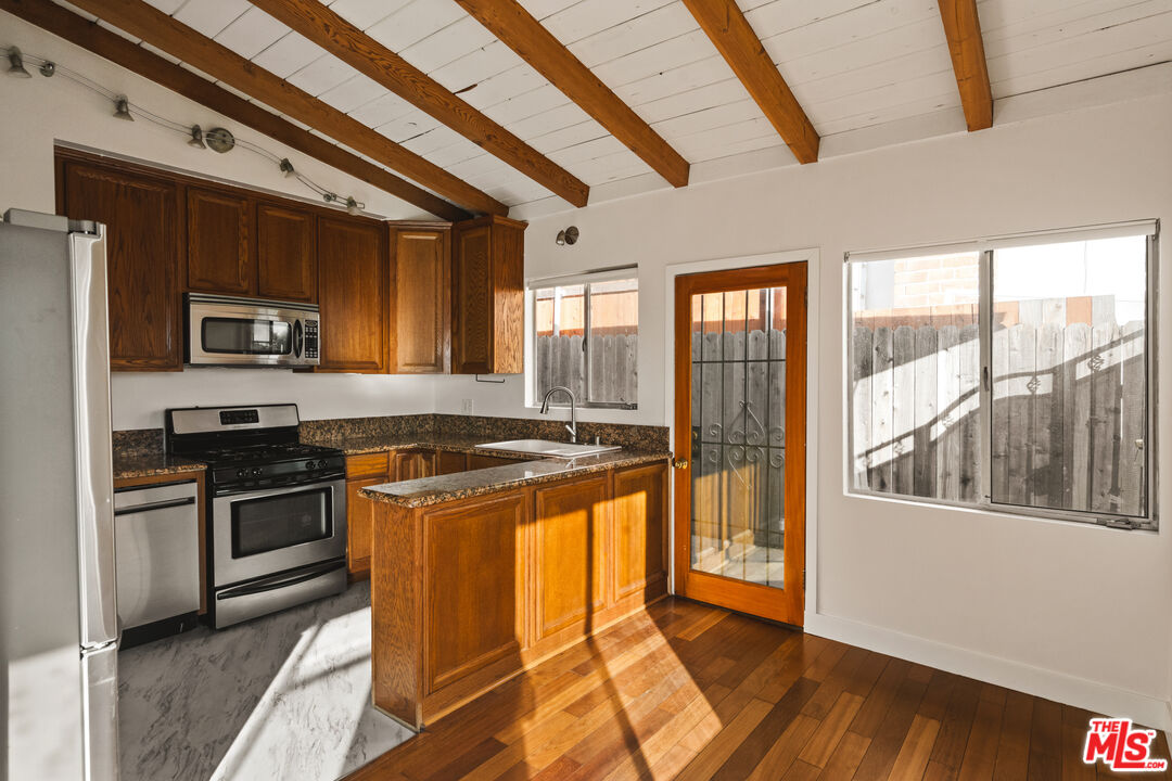 1231 Montecito Dr