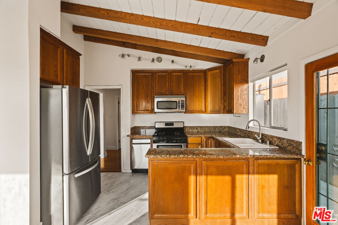 1231 Montecito Dr