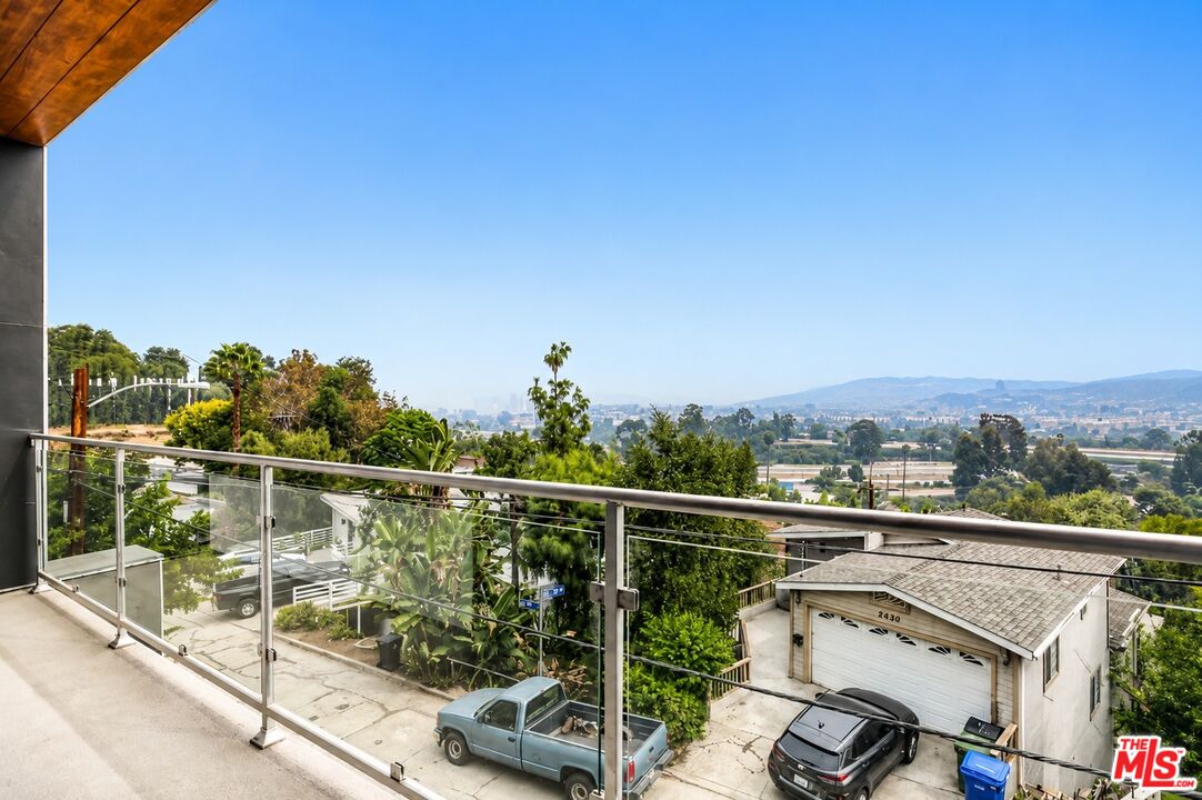 2479 Lake View Ave
