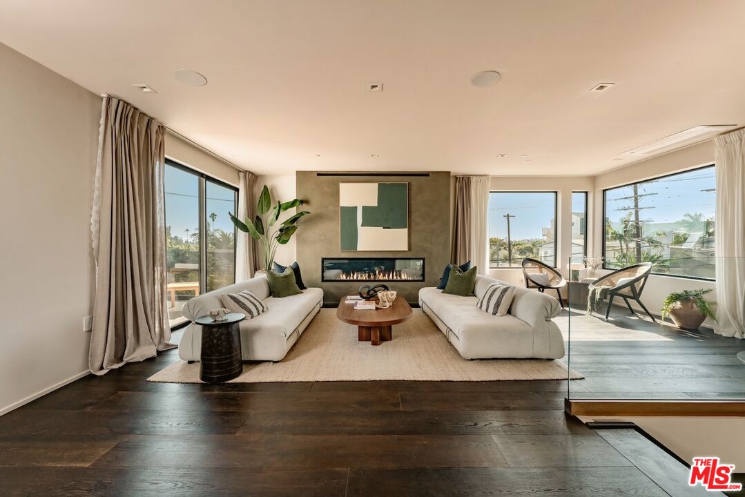 1208 Palms Blvd
