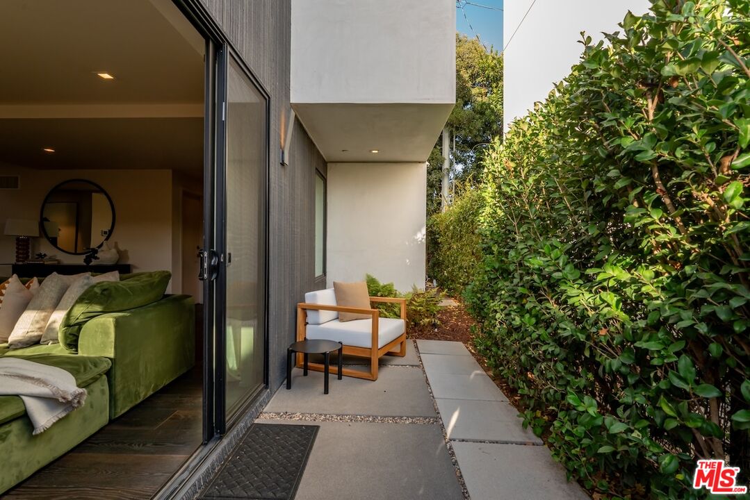1208 Palms Blvd