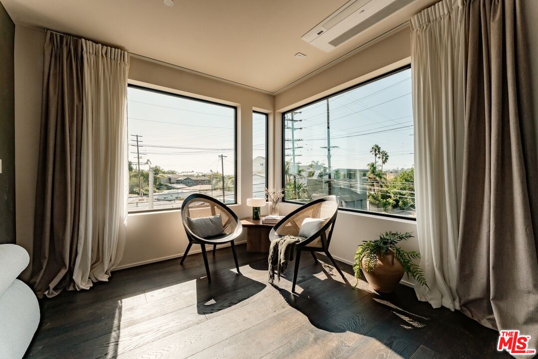 1208 Palms Blvd