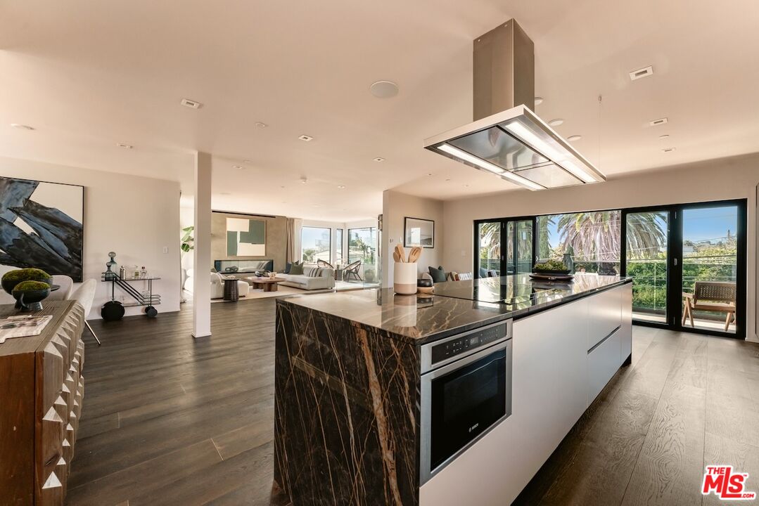 1208 Palms Blvd