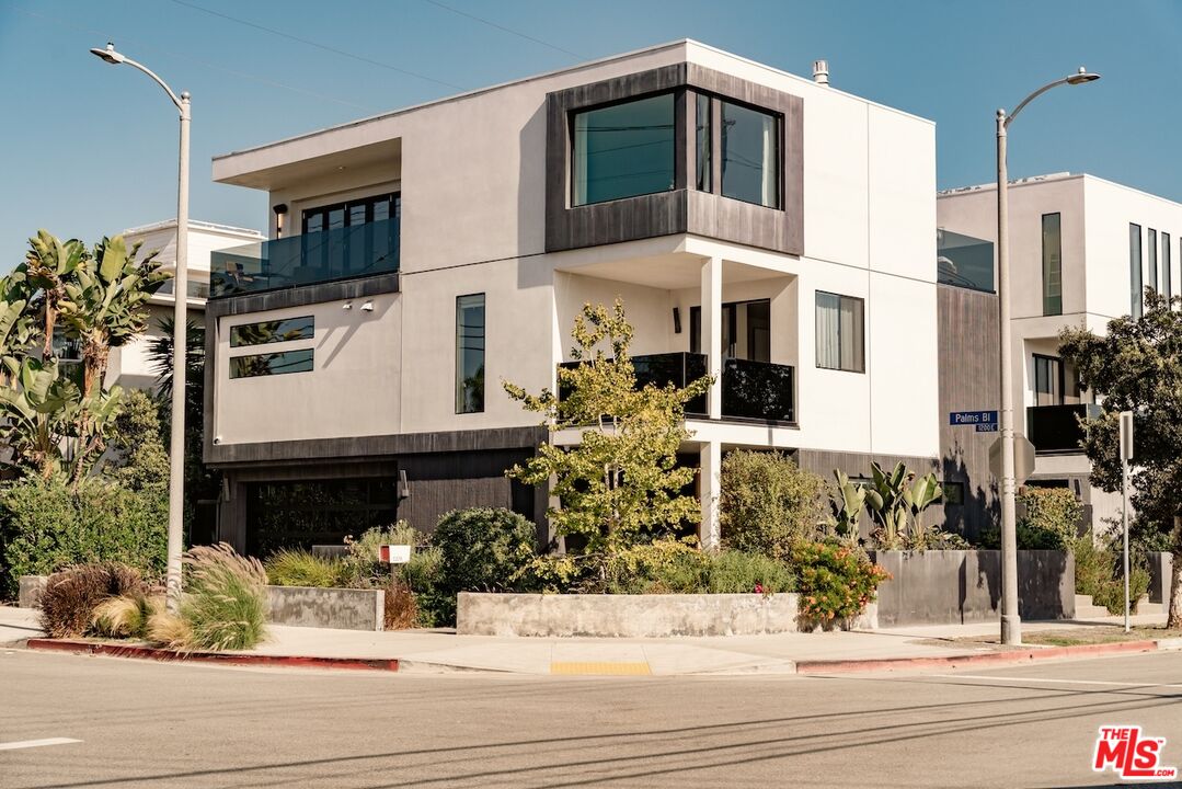 1208 Palms Blvd