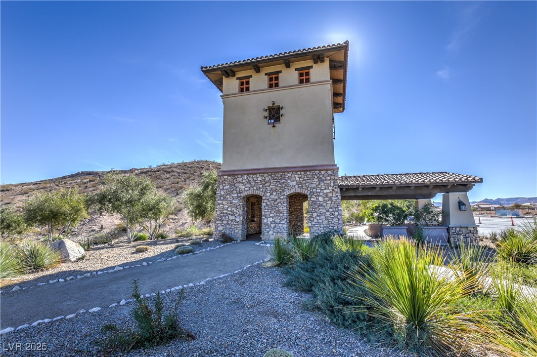 7095 Mountain Den Avenue