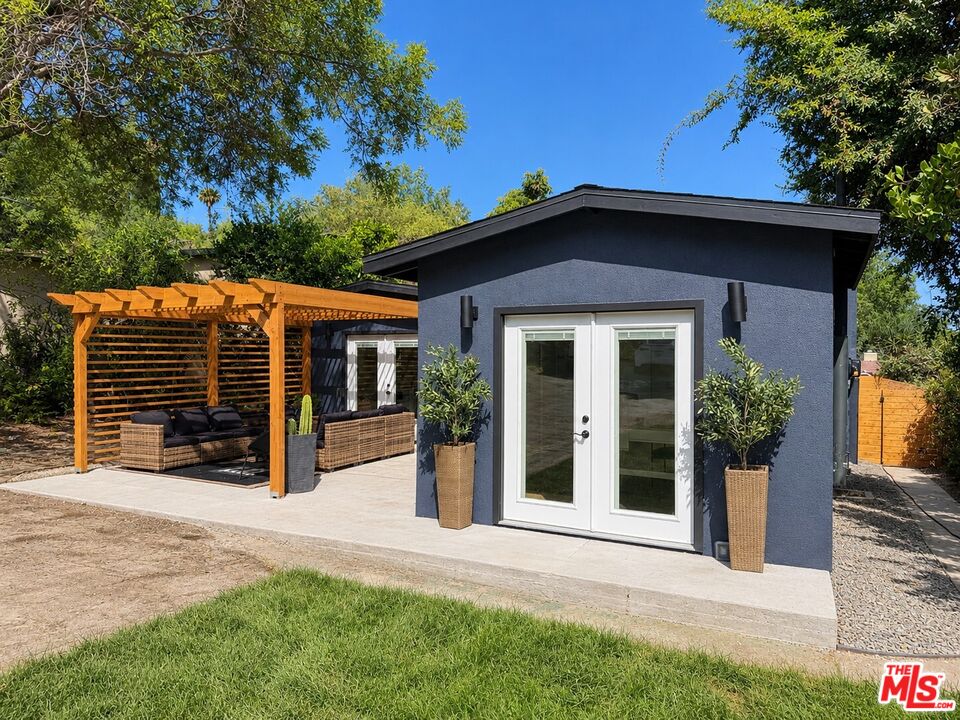885 Montecito Dr