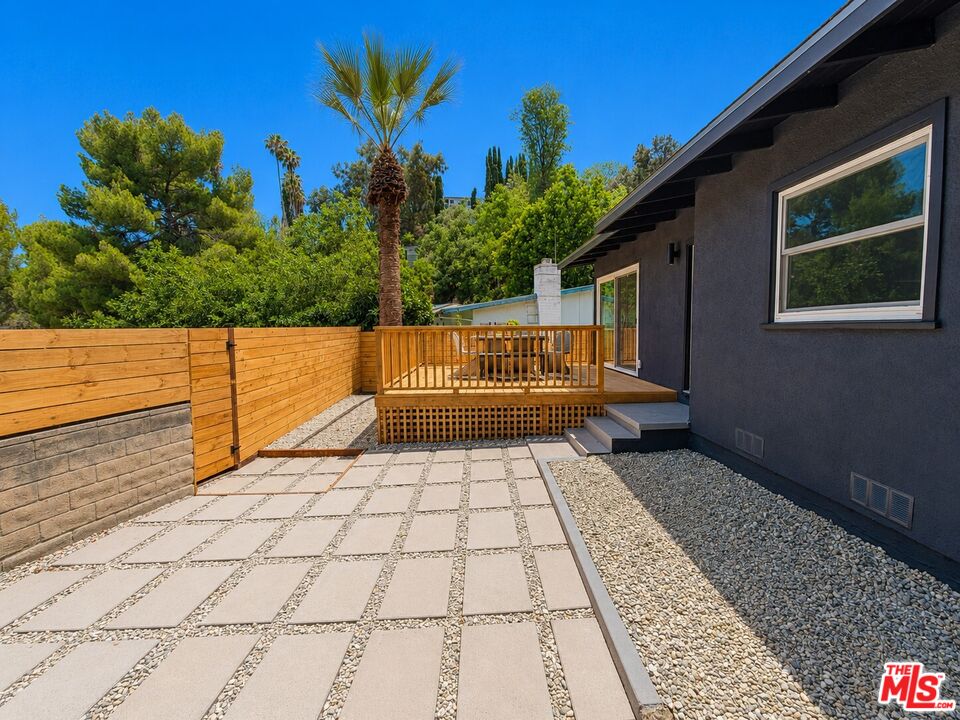 885 Montecito Dr