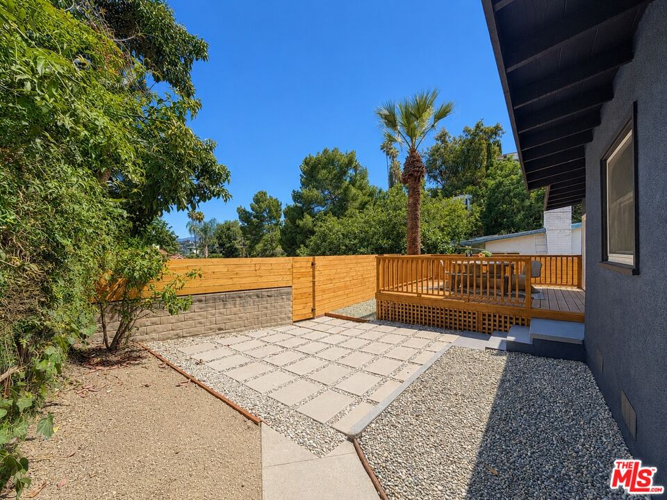 885 Montecito Dr