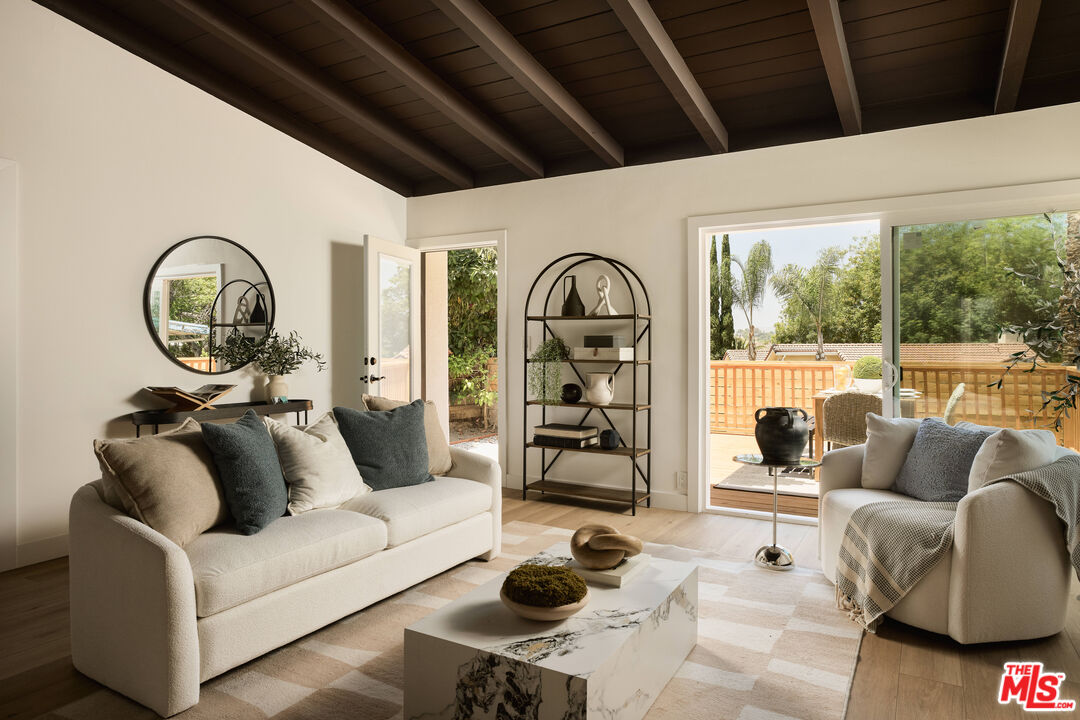 885 Montecito Dr