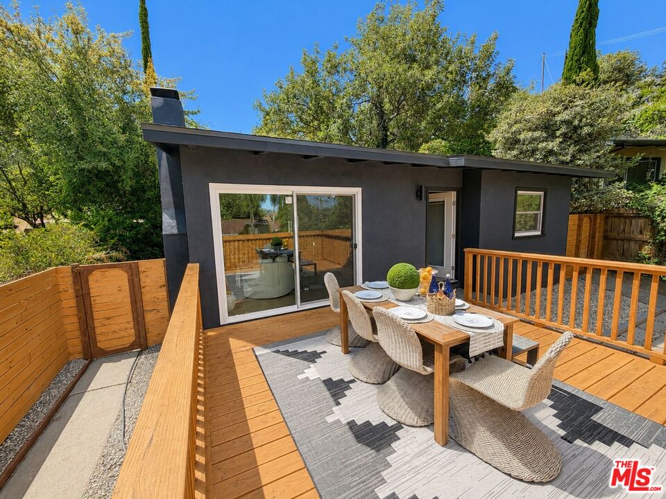 885 Montecito Dr