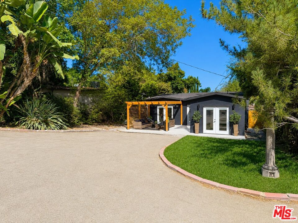 885 Montecito Dr