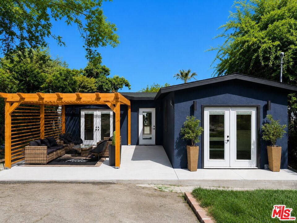 885 Montecito Dr