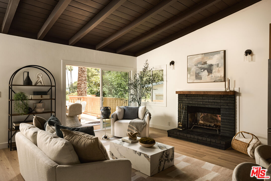 885 Montecito Dr