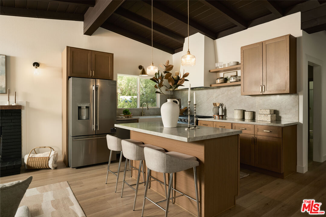 885 Montecito Dr