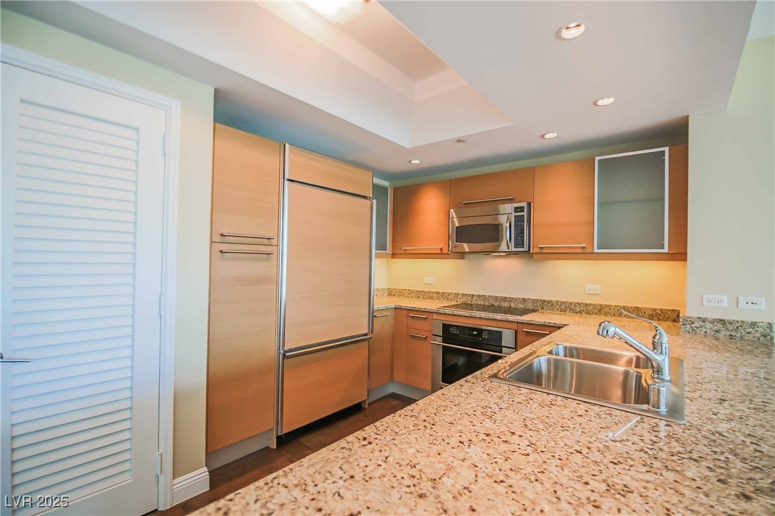 222 KAREN Avenue 3102