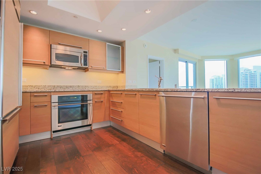 222 KAREN Avenue 3102